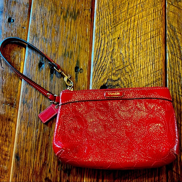 Coach Red Patent Leather Wristlet ❤️❤️❤️